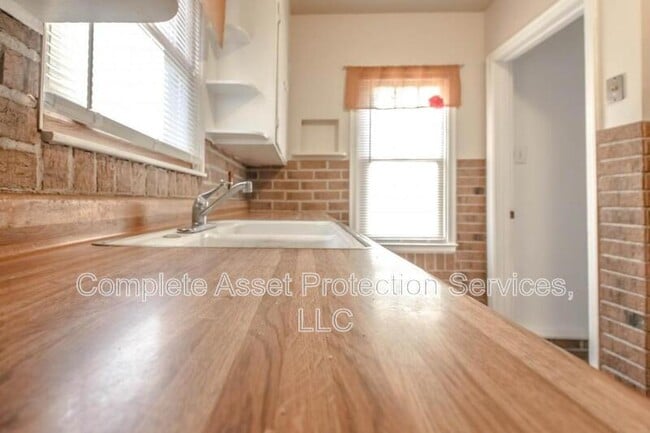 Building Photo - 7540 Van Buren Ave