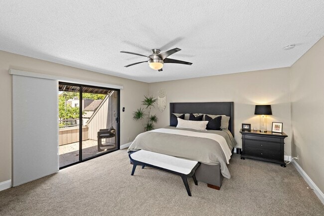 Building Photo - Charming Townhome in Turtle Rock