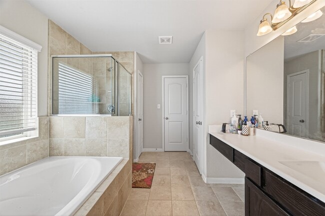 Building Photo - 14206 Singing Oaks Trl