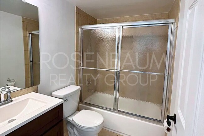 Building Photo - 1810 E Blacklidge Dr