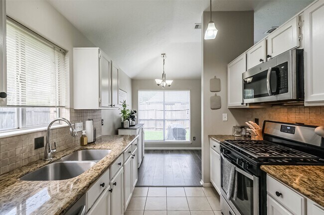 Building Photo - 4311 Duesenberg Ct