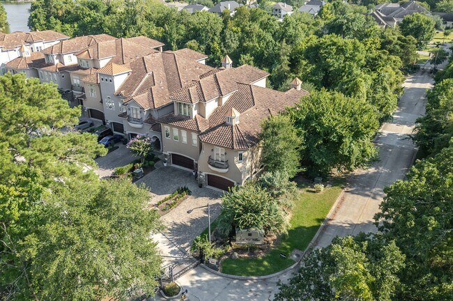 Building Photo - 102 La Vie Dr