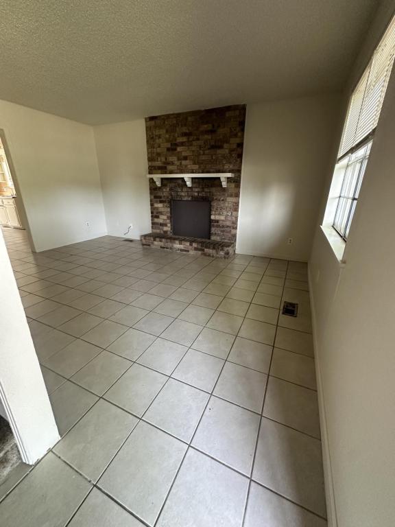 Building Photo - 4700 Windsor Dr