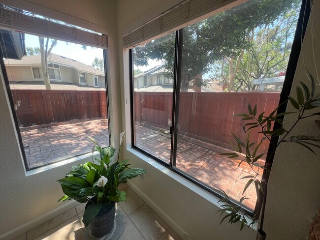 Building Photo - 827 El Paso Ct