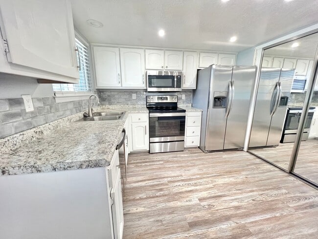 Building Photo - Complete Remodel In Highly Desirable NE He...
