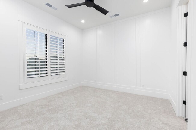 Building Photo - Gorgeous single story with RV Garage in Majestic Fields