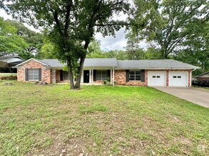 Building Photo - Updated 4 Bedroom Home in Heart of Tyler! ...