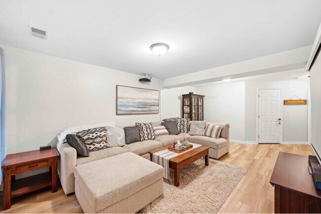 Building Photo - 7005 Manahoac Pl