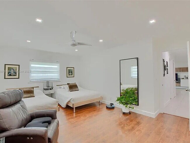 Building Photo - Spacious 1BR, 1BA Master Suite, Gem in Boca Raton – 1,170 sq ft of Comfort & Style! - Looking for...