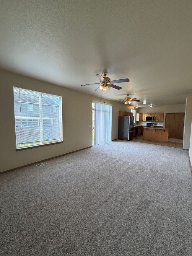 Building Photo - 843 Gina Ct SE