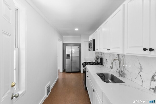 Building Photo - 366 Remington St