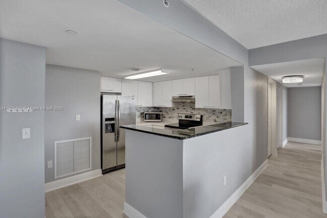 Building Photo - 3000 Coral Wy