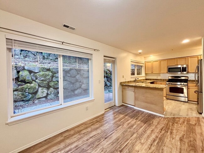 Building Photo - Convenience at Your Doorstep – Townhome for Rent in Newcastle