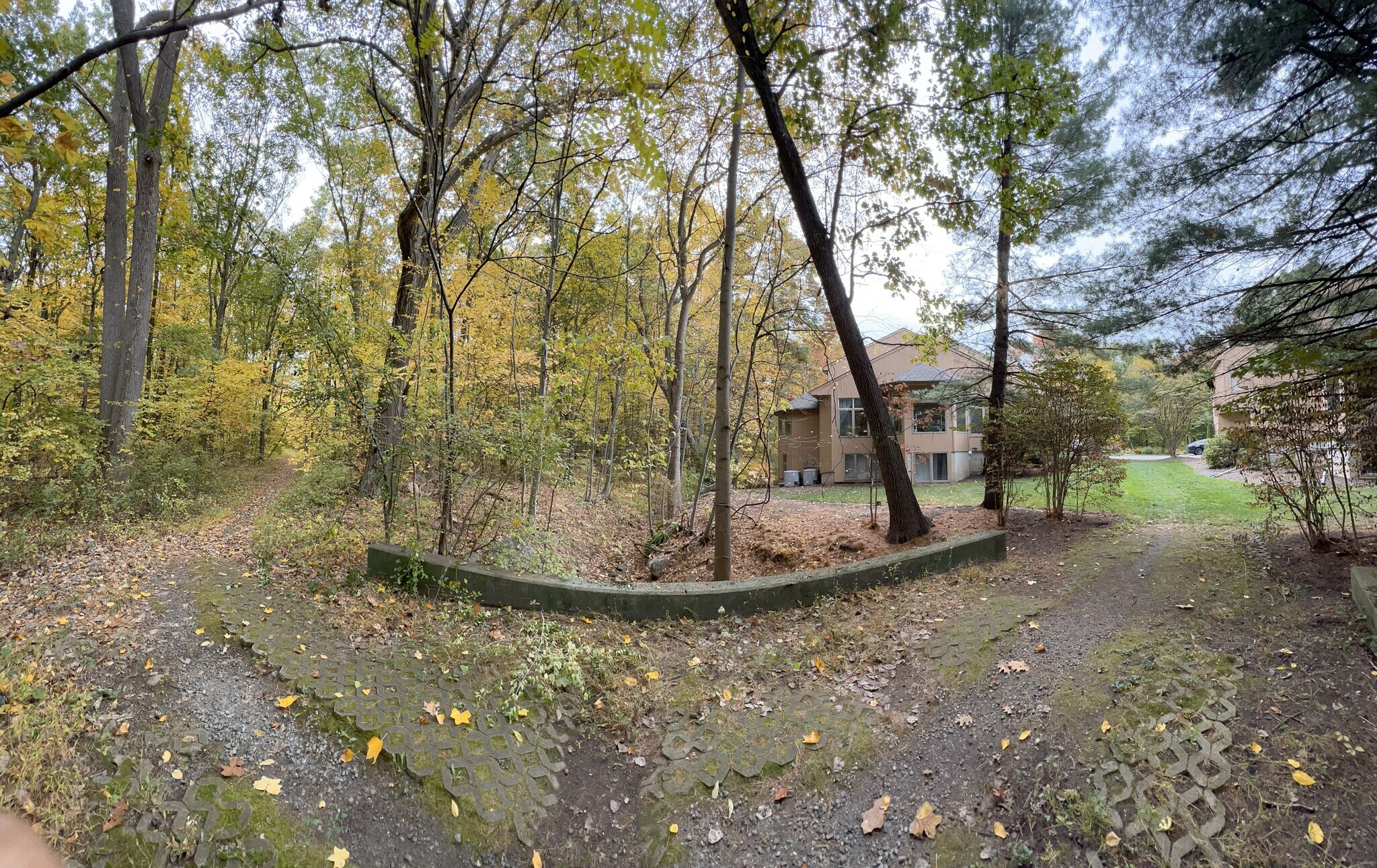Building Photo - 38 Robinhood Dr