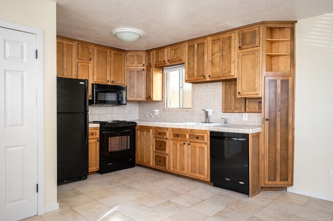 Building Photo - CONDO W/ A VIEW!!! CLOSE TO OHSU,PSU and M...