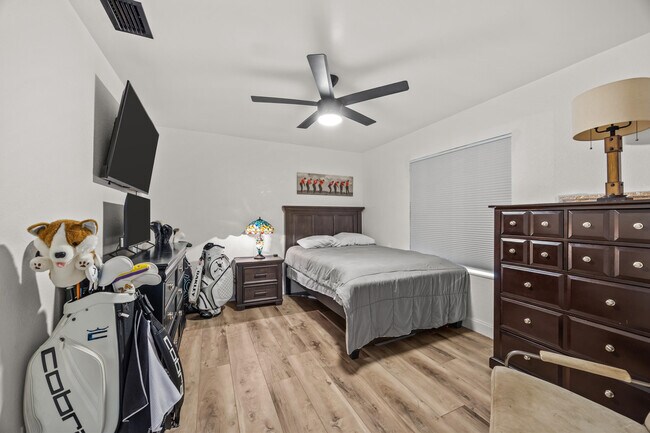 Building Photo - 14248 Paddock Dr