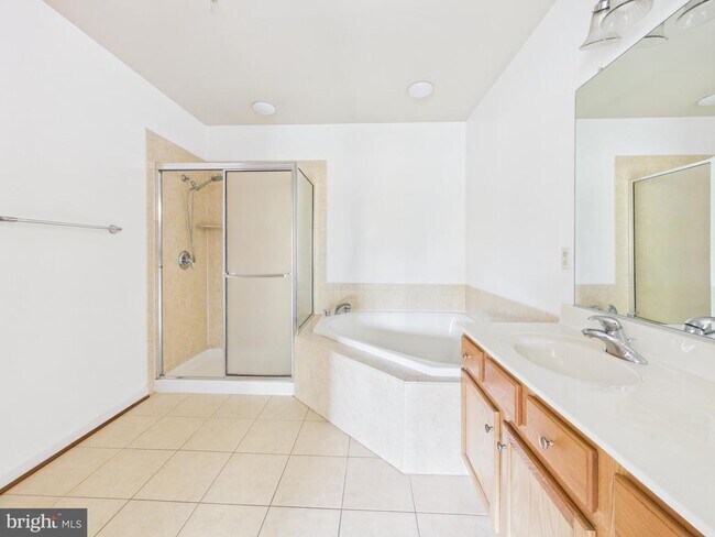 Building Photo - 4587 Whittemore Pl