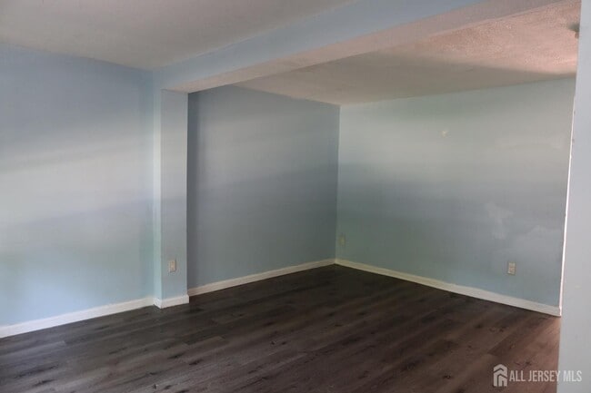 Building Photo - 63 Cottonwood Ct