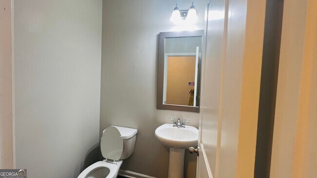 Building Photo - 256 Highland Pointe Cir E