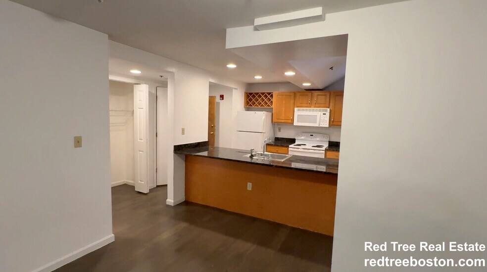 Building Photo - 117 Park Dr