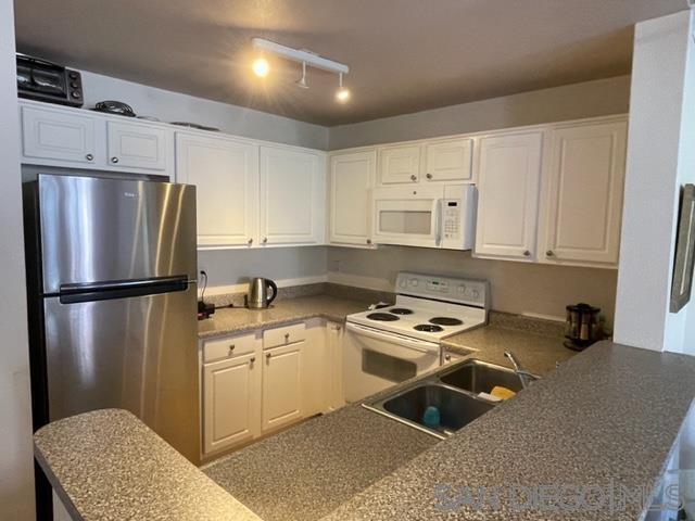 Building Photo - 3520 Lebon Dr