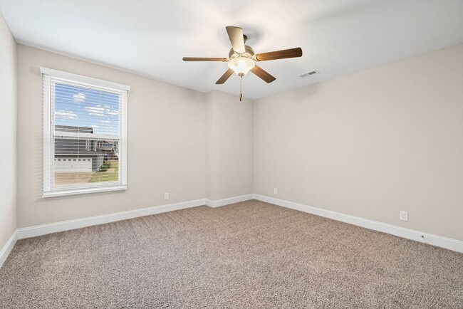 Building Photo - Beautiful 4 bedroom Pet Friendly Home For Rent!