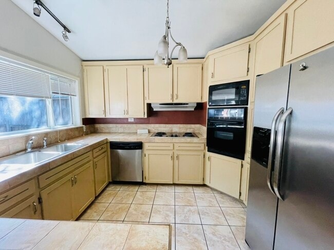 Building Photo - 4733 Merwin St