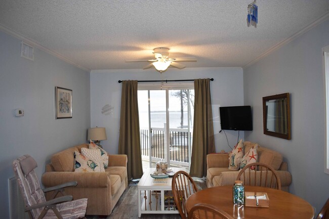 Building Photo - Adorable Furnished Waterfront Condo