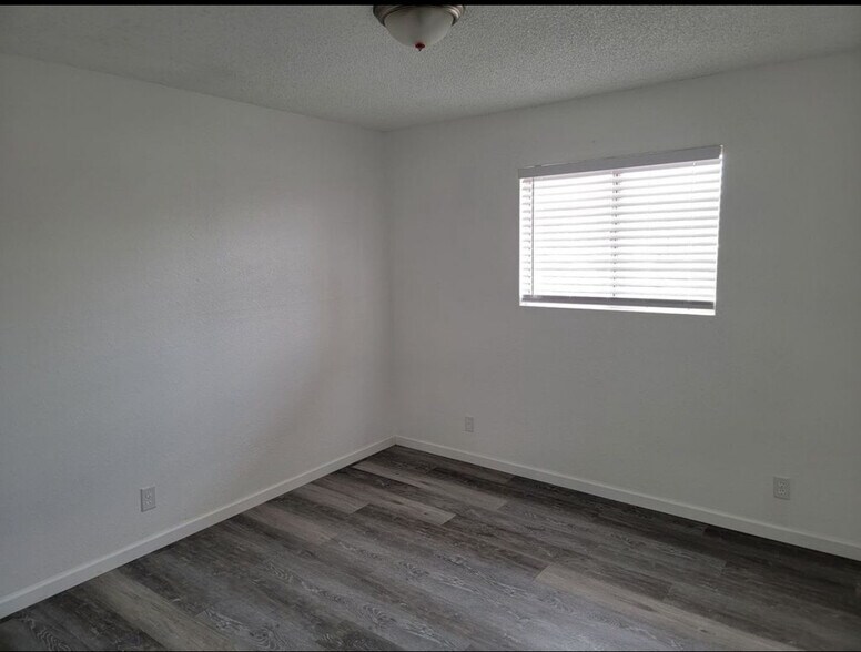 Building Photo - 2140 Riviera Blvd