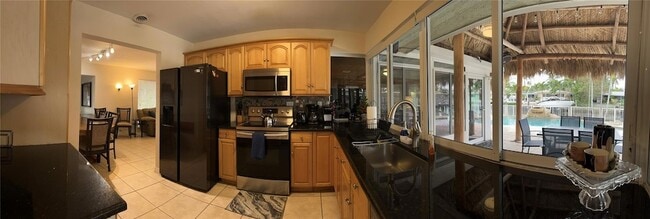 Building Photo - 5911 NE 15th Ave