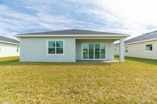 Building Photo - 13885 SE Riversway St