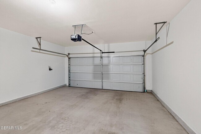 Building Photo - 12621 Cono Norte Dr
