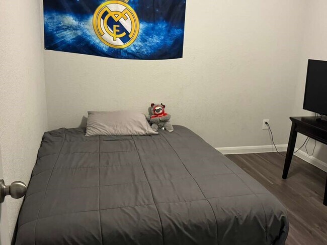 Building Photo - 1332 Sue Peak Dr