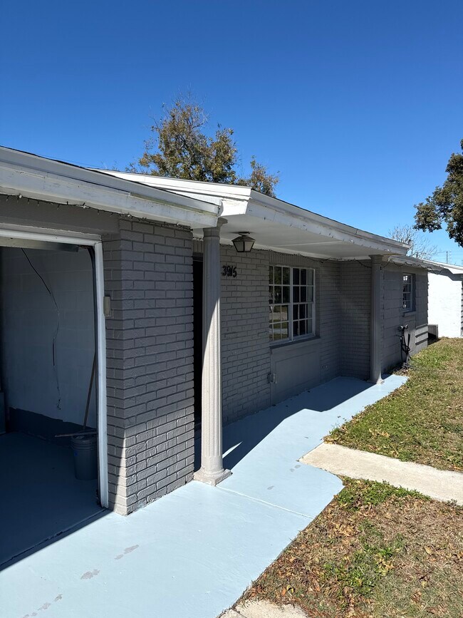 Building Photo - 3915 Winston Dr