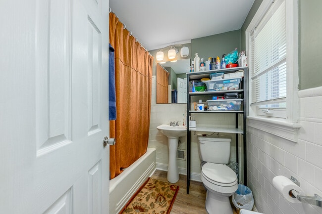 Building Photo - 913 Bern St