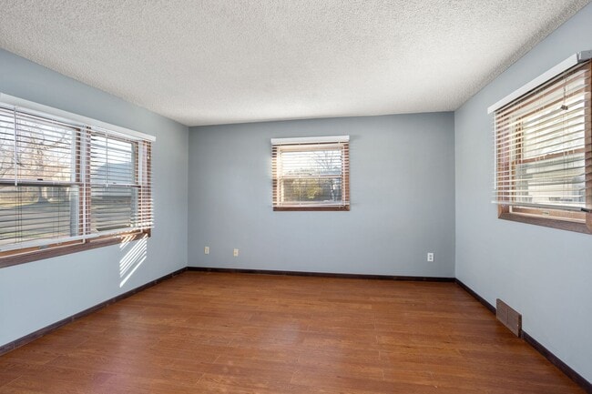 Building Photo - 108 Depere St