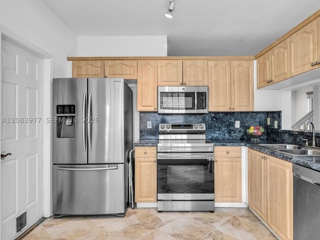 Building Photo - 15037 SW 50th Ct