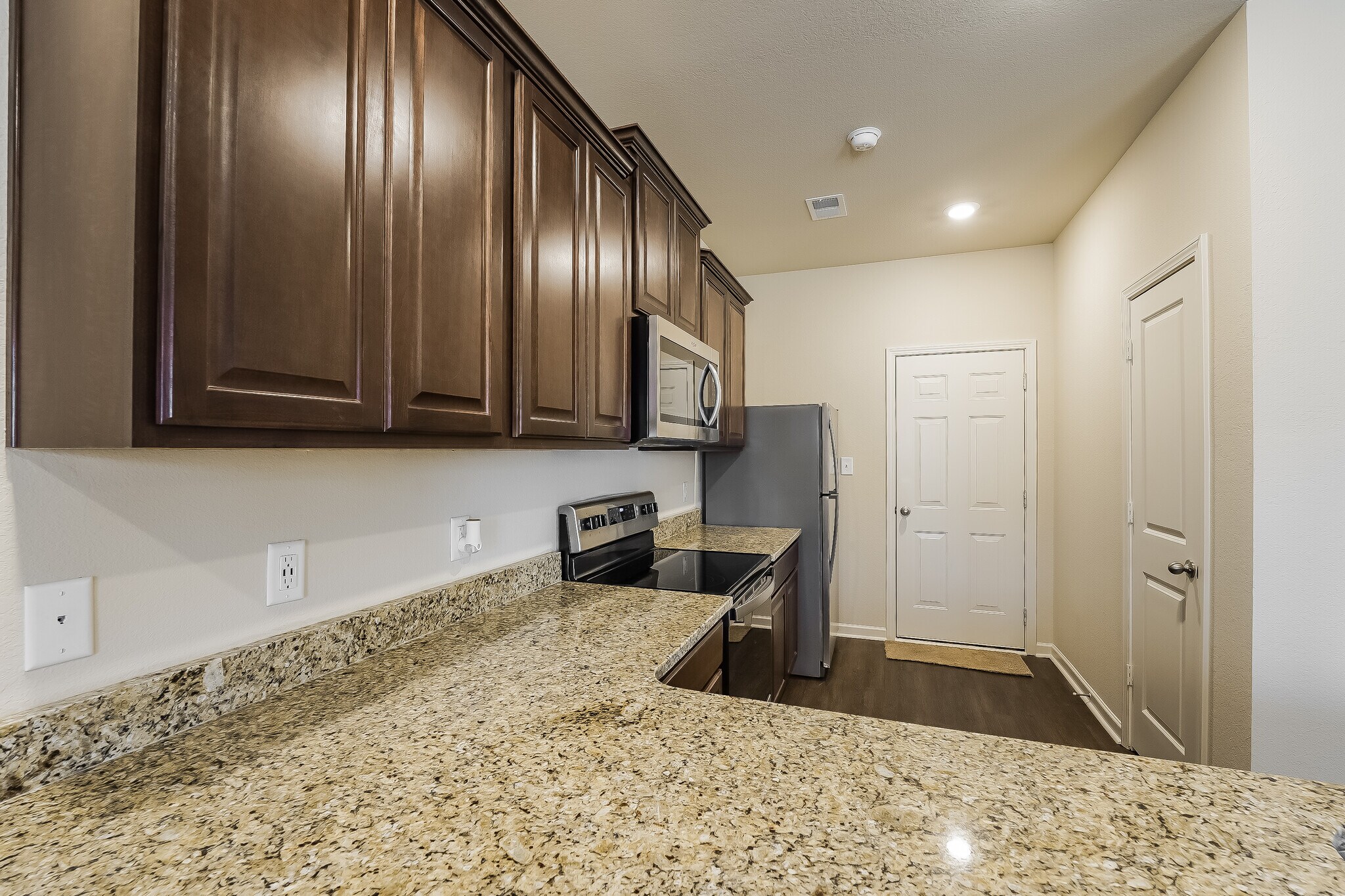 Building Photo - 504 Clover Cir