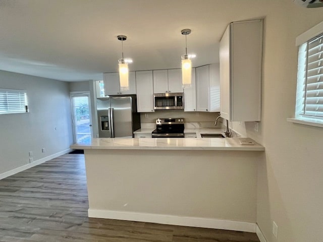 Kitchen photo #3 with Bar Top - 1327 La Palma St