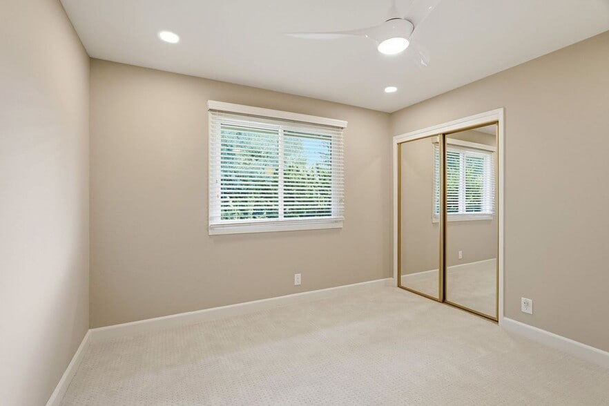 Building Photo - 12456 Newport Ct