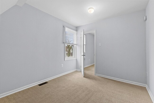 Building Photo - 6BR / 5BA Single-Family Home | 2,663 Sq Ft | Private Driveway | Deck | $4,200/mo Spacious 6-bedro...