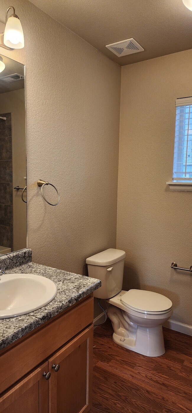 Building Photo - 1724 Hampton S