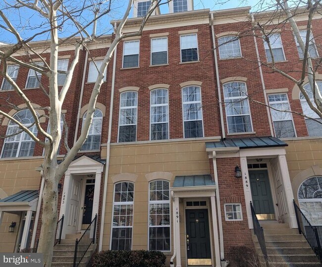 Building Photo - 1891 Crescent Park Dr