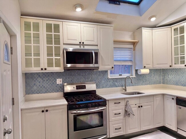 Building Photo - 207-03 34th Ave