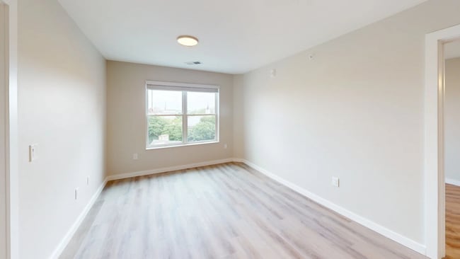 Interior Photo - 608 E Chalmers