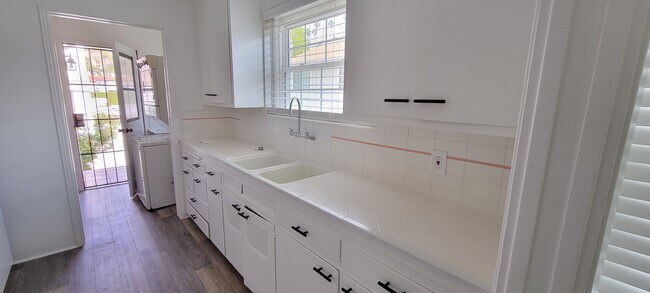 Kitchen - 1310 N Brand Blvd