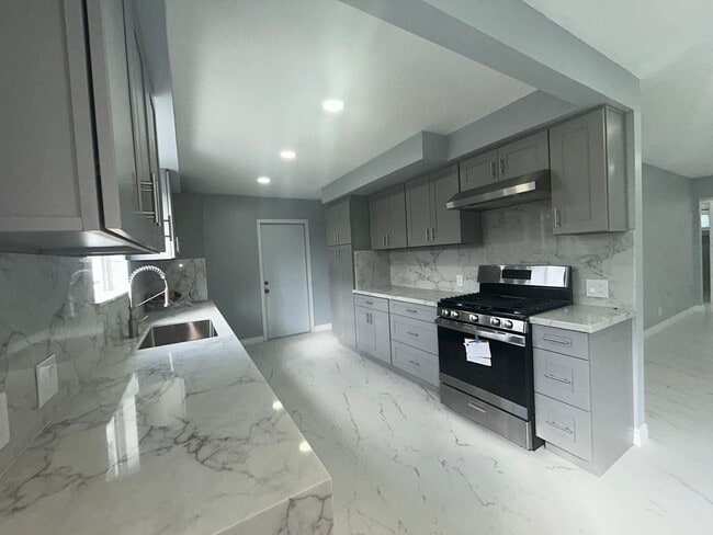 Building Photo - Spacious 3-Bedroom Home for Rent – Westminster