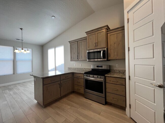 Building Photo - ADORABLE HOME IN BRIO FOR RENT!