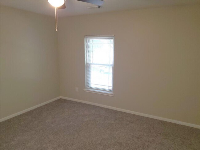 Building Photo - 2111 Aberdeen Dr