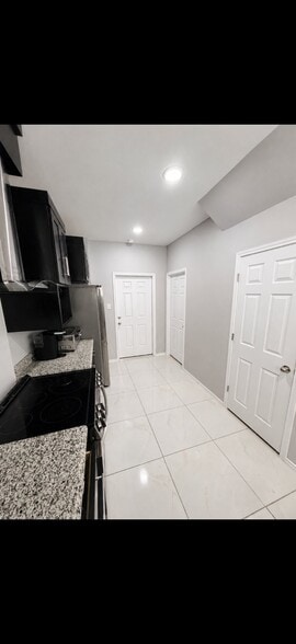 Building Photo - 4225 Gavilan Dr